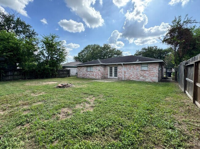 Building Photo - 9606 Shady Tree Ln