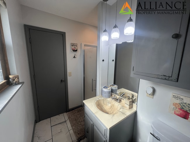 Building Photo - Beautiful Home with Easy Access to Ft. Riley!