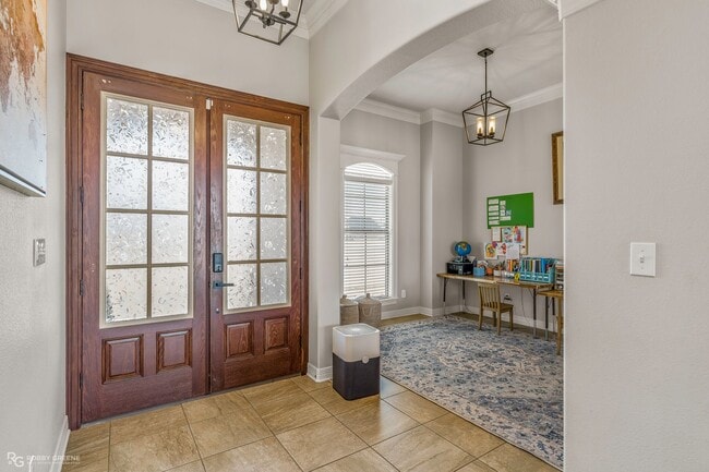 Building Photo - Beautiful 4 bedroom/4 Bathroom Home with a Peaceful Backyard