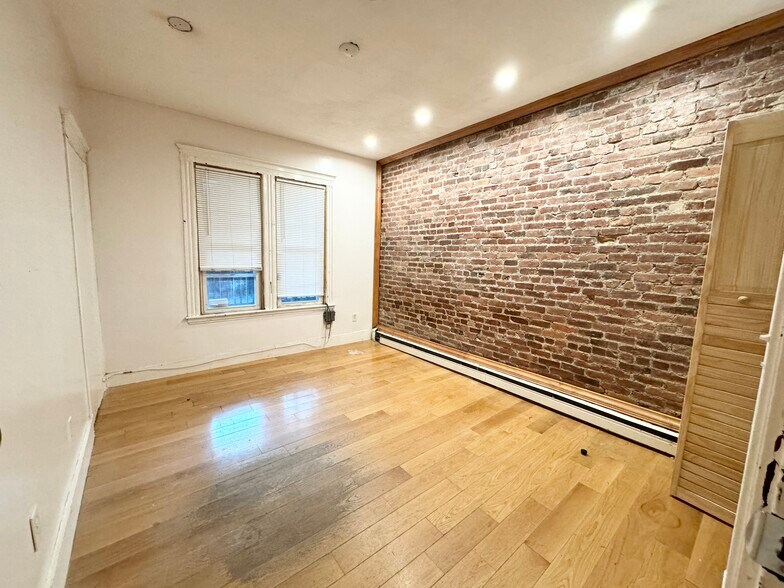 Building Photo - 22 S Huntington Ave