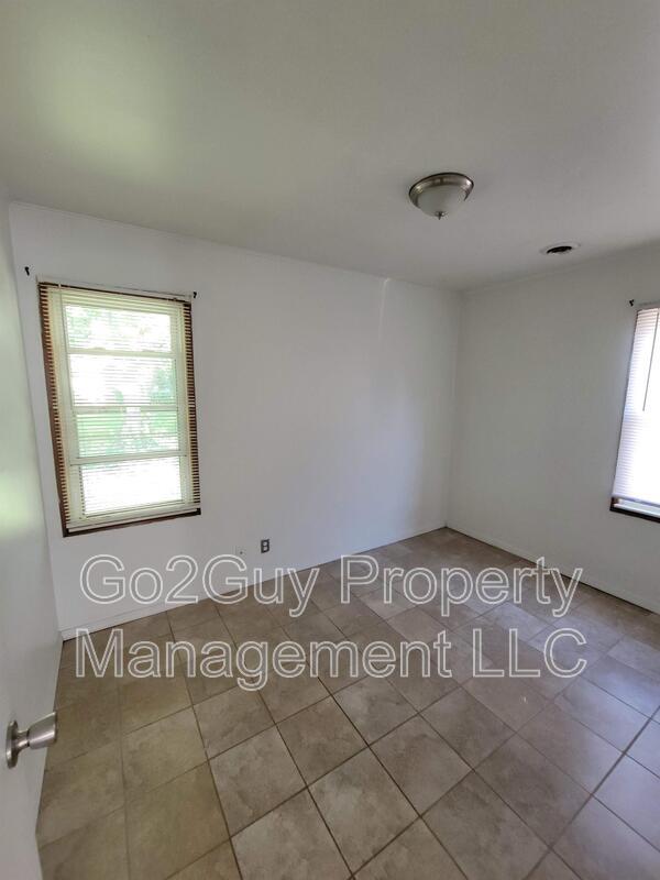 Building Photo - 1449 E Harry Ave