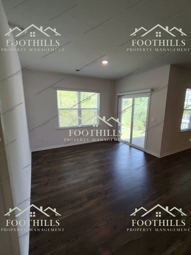 Building Photo - 102 Fancy Trl