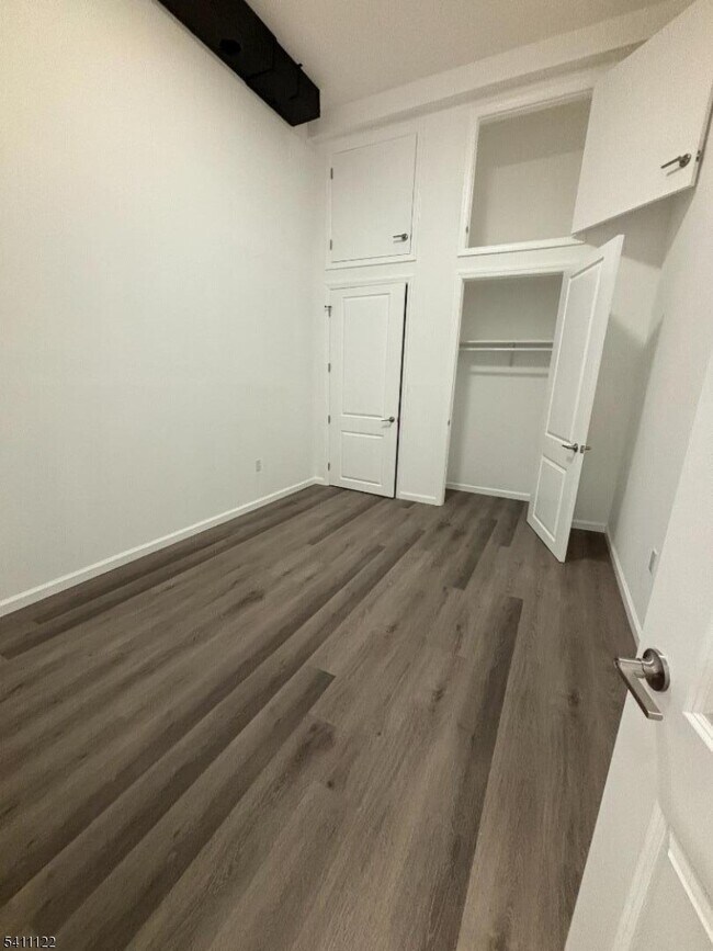 Building Photo - 24 Elm St