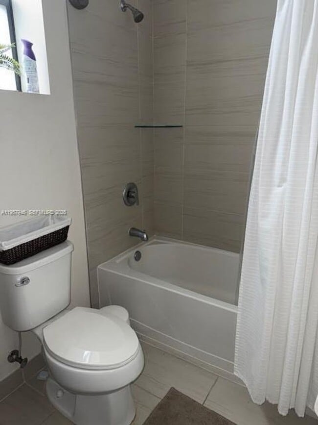 Building Photo - 7805 NW 104th Ave