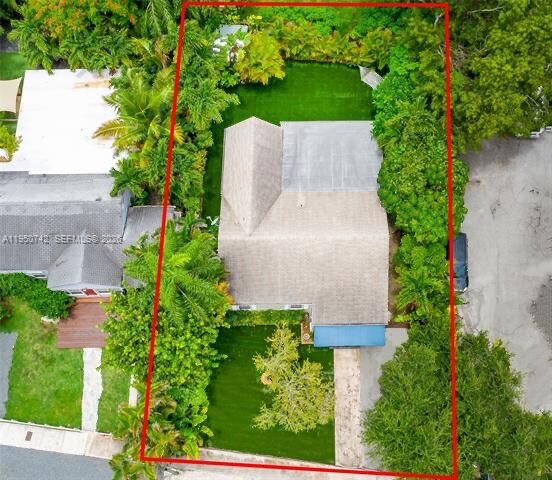 Building Photo - 2920 SW 30th Ct