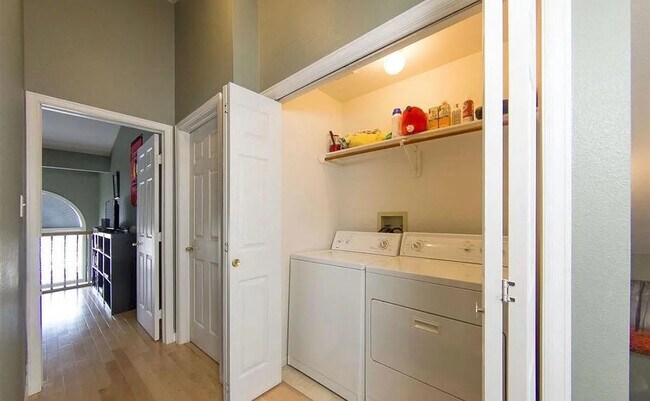 Building Photo - 5411 Sunset Dr