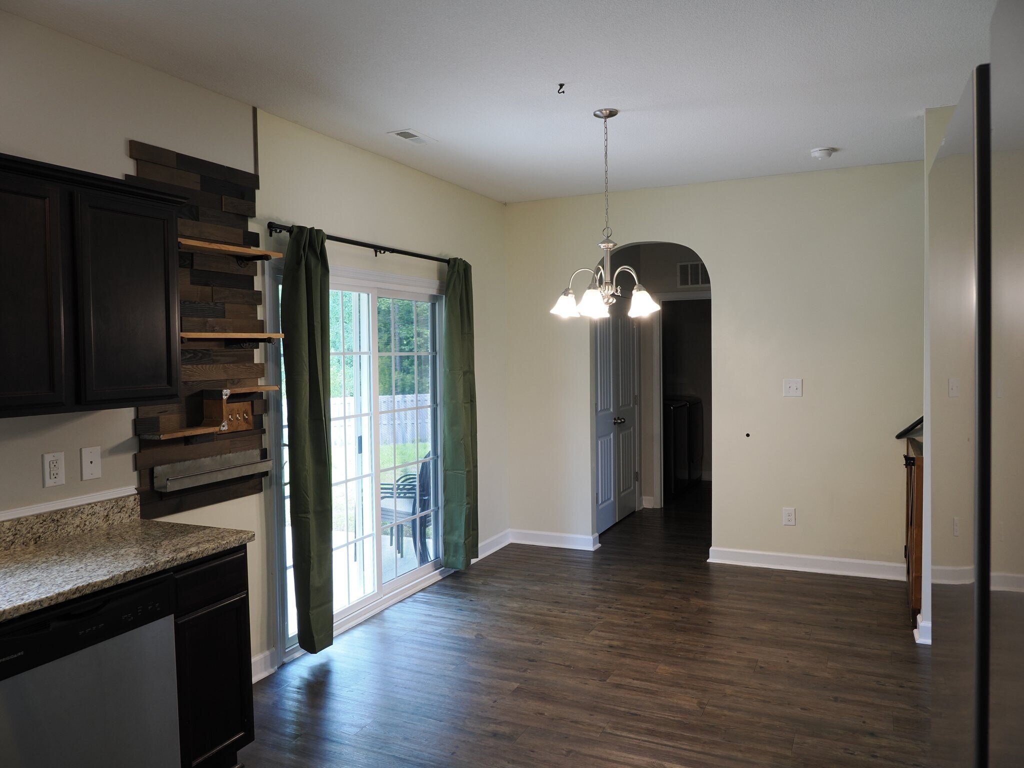 Building Photo - 611 Winfall Dr