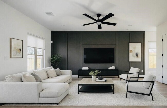 Building Photo - 5922 Cebra St