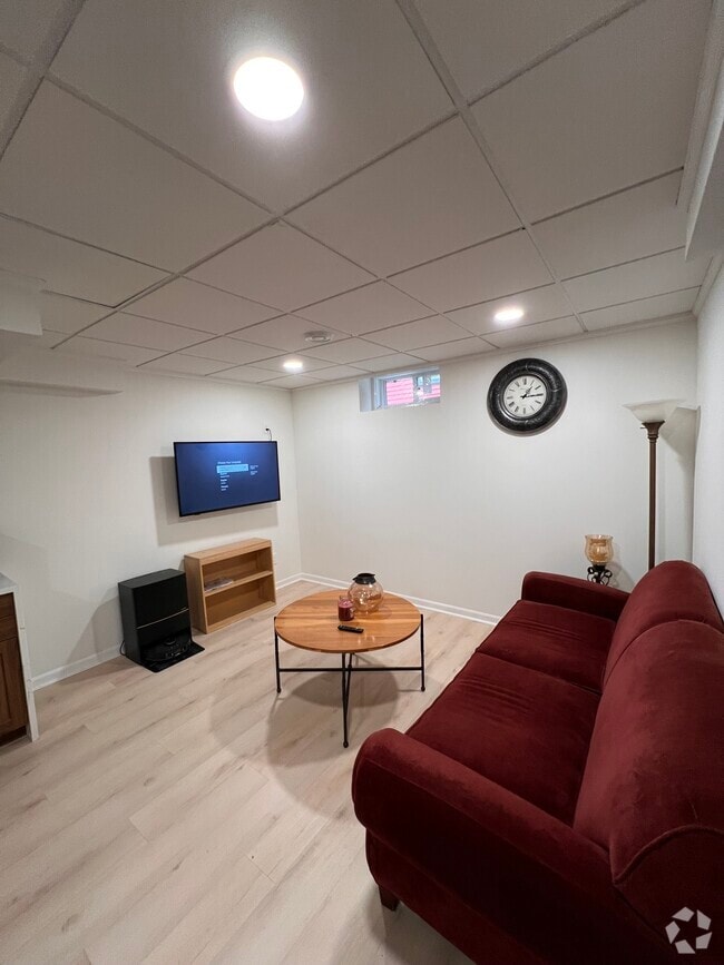 Building Photo - 18 Rustic Ldg W