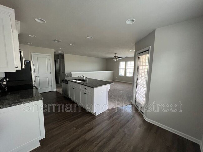Building Photo - 746 Tarvin Cir