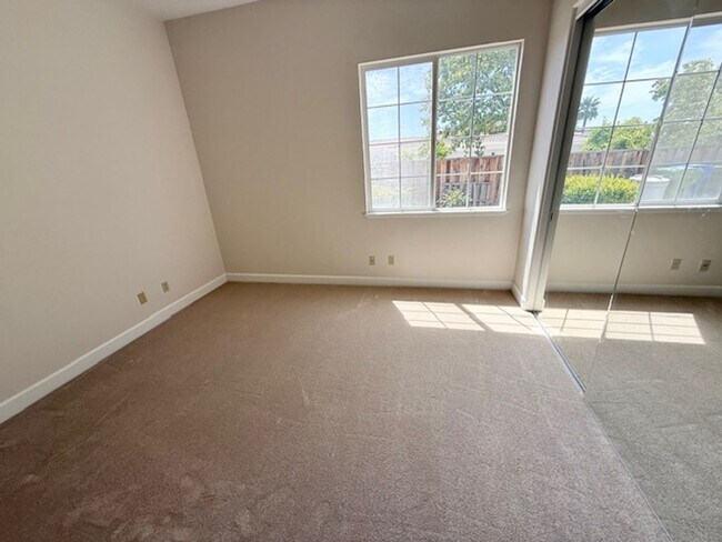 Building Photo - 48401 Costa Mesa Terrace