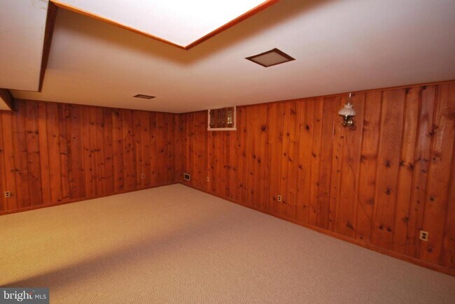 Building Photo - 10720 Tenbrook Dr