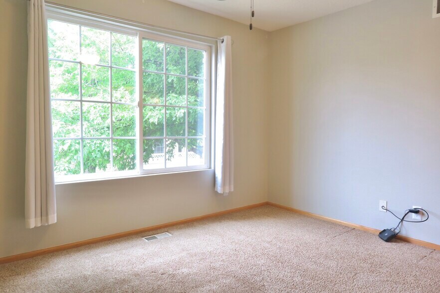 2nd bedroom (view from closet) - 9817 Suncrest Ln