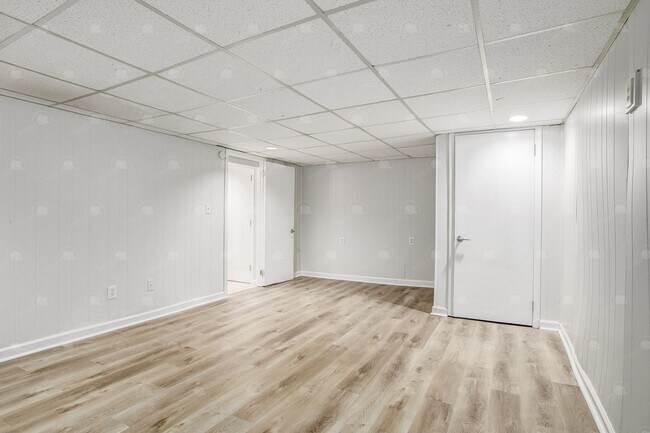 Building Photo - **Spacious 3-Bedroom Townhome with Partially Finished Basement and Off-Street Parking**