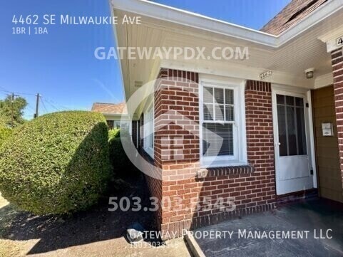 Building Photo - 4462 SE Milwaukie Ave