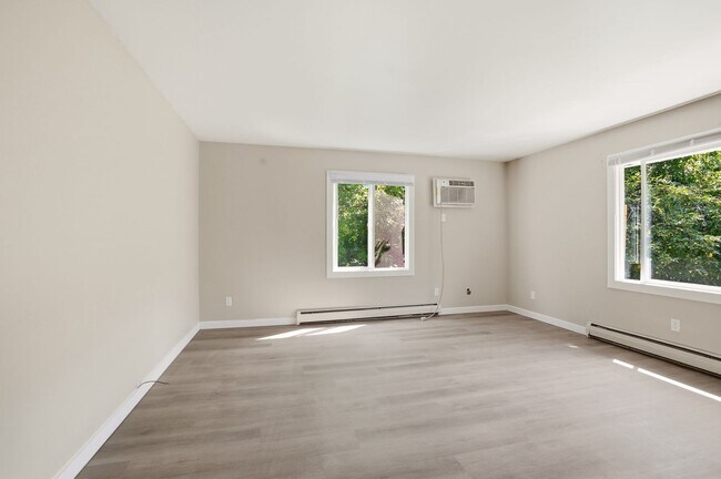 Building Photo - Freshly Remodeled Studio in the Heart of Waukesha!