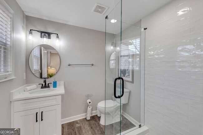 Building Photo - 155 Parkview Dr SE