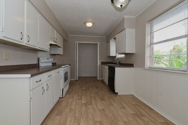 Building Photo - 3117 Chaparral- House