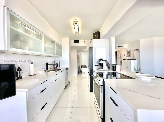 Building Photo - 3640 Yacht Club Dr