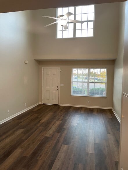 Building Photo - 4844 Laura Jeanne Blvd