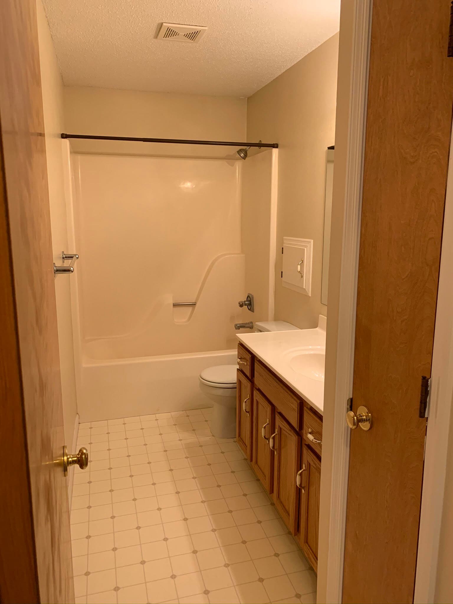 Building Photo - 1002 Quarry Ave SW