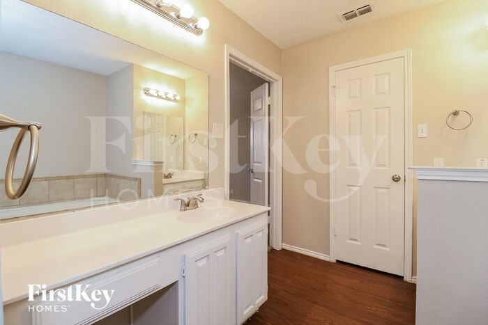 Building Photo - 3008 Clovermeadow Dr
