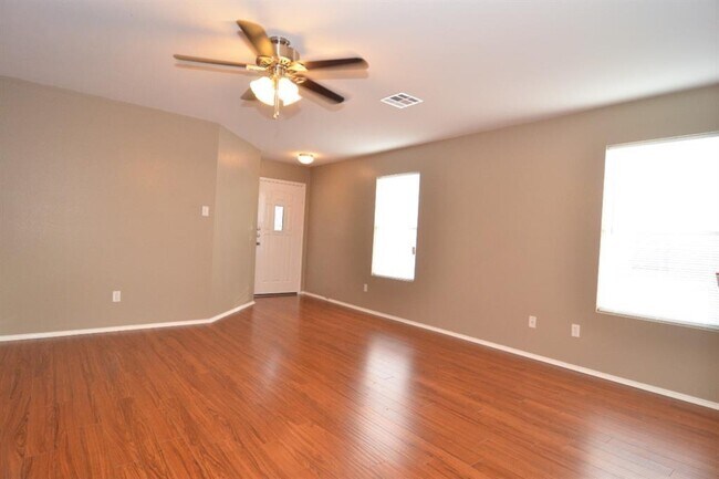 Building Photo - 806 Municipal Dr