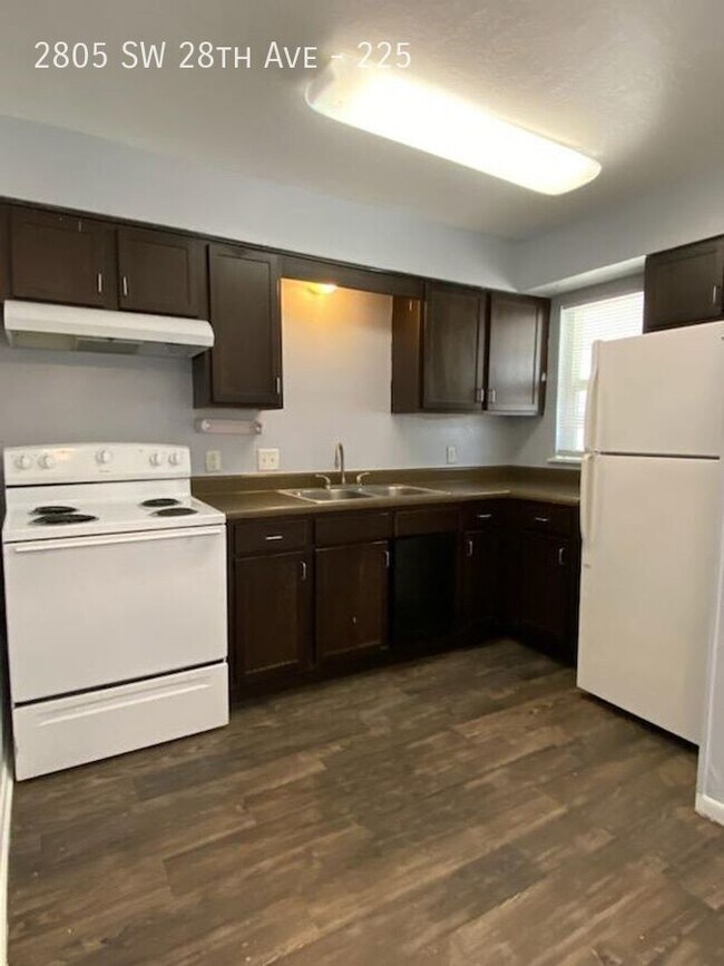 Building Photo - 2805 SW 28th Ave