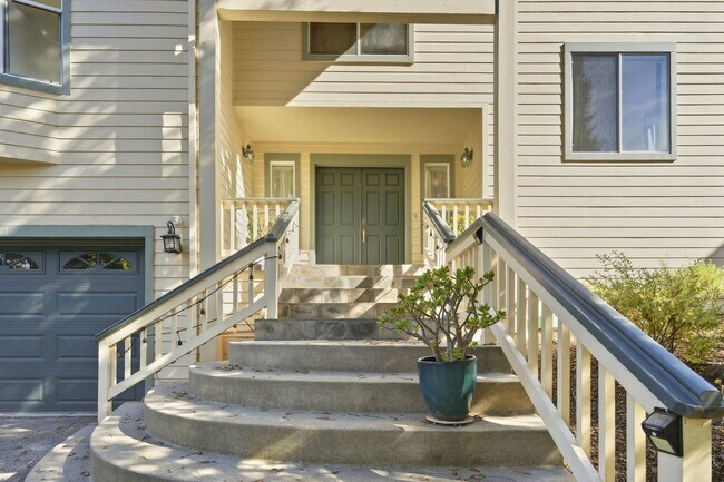 Building Photo - 25 Biscayne Ct