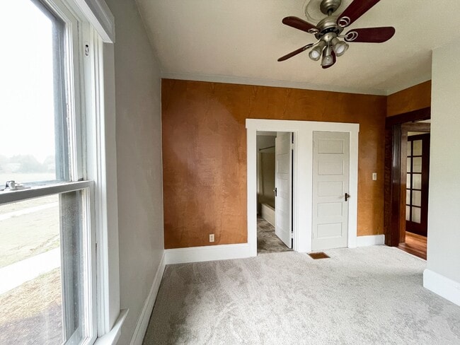 Building Photo - 9905 NE 46th Ct