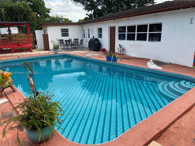 Building Photo - 436 E Evanston Cir