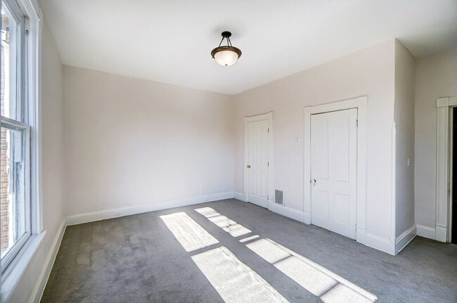 Building Photo - 2701 Cleinview Ave