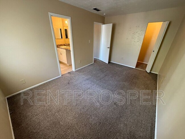 Building Photo - 4046 Shakespeare Rd