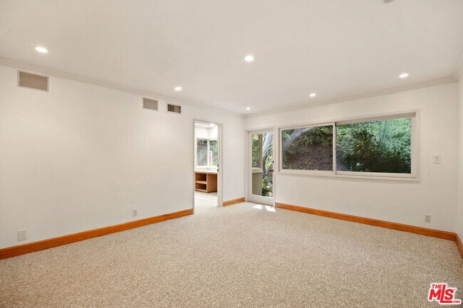 Building Photo - 7972 Mulholland Dr