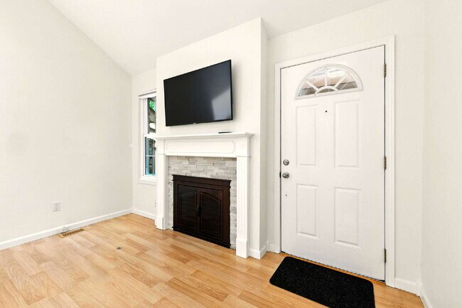 Building Photo - Gorgeous 3 Bed 2.5 Bath Townhome in Littleton!
