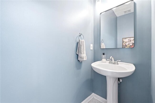 Building Photo - 410 Lantern Ln