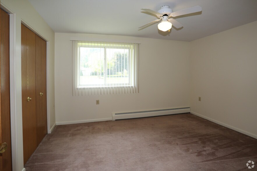 Bedroom - Willow Stream Apartments North