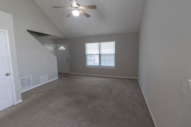 Building Photo - 5567-5569 Pinehurst Ln.