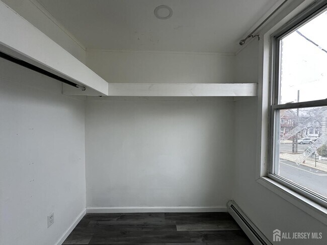 Building Photo - 159 Lewis St