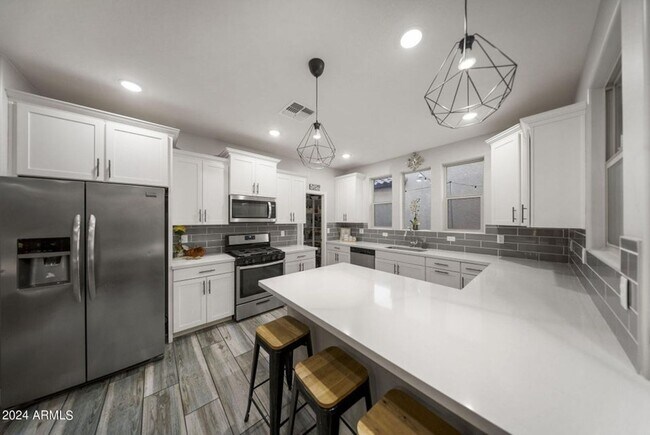Building Photo - STUNNING 5 BEDROOM WITH LOFT & BONUS ROOM 3.5 BATH IN EASTMARK MESA COMMUNITY 2,655 SQ FT