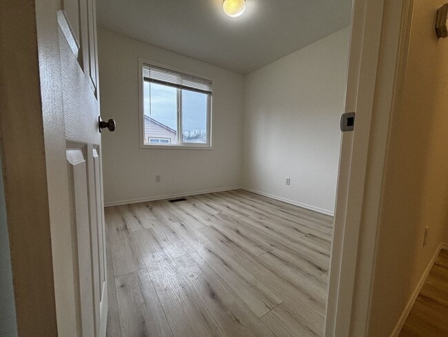 Building Photo - 5614 103rd St NE