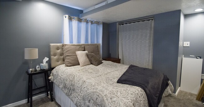 Building Photo - 1487 N Quincy Ave