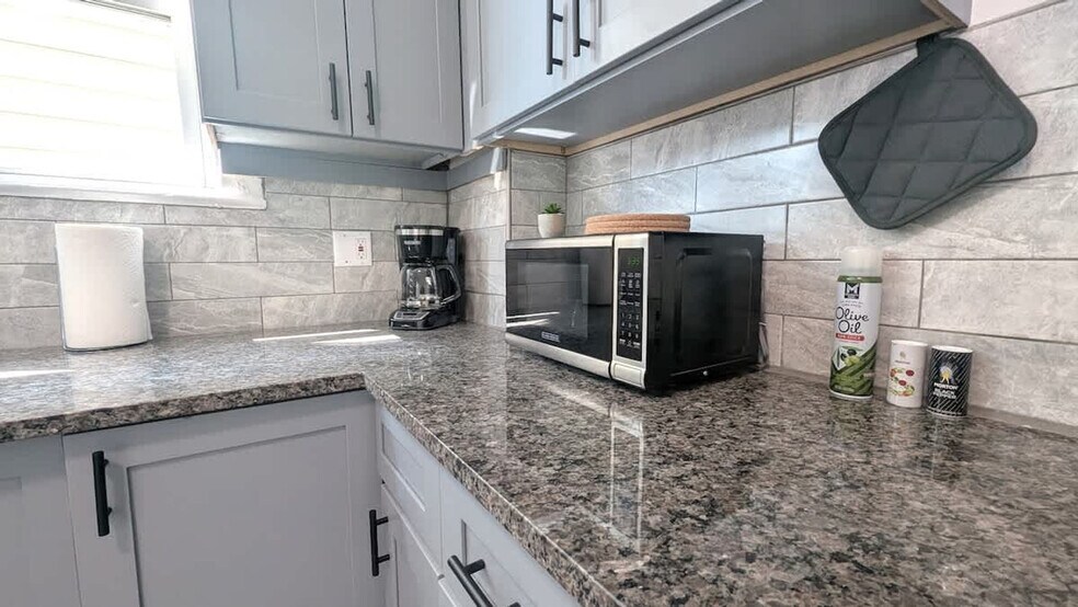 Building Photo - 205 S Essex Ave