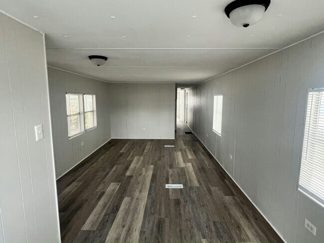 Building Photo - 133 Lakeside Garden Cir