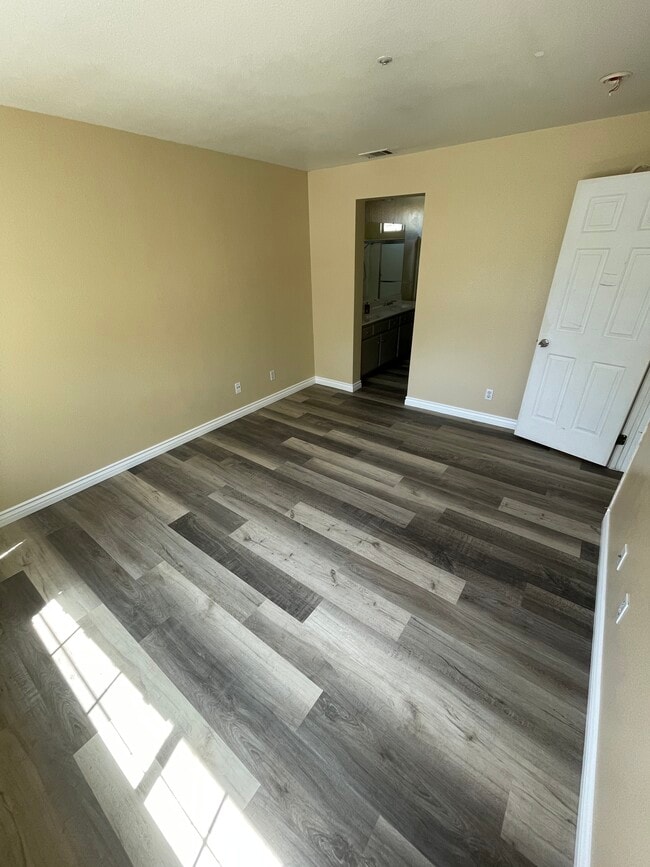 Building Photo - 2951 Vía Toscana