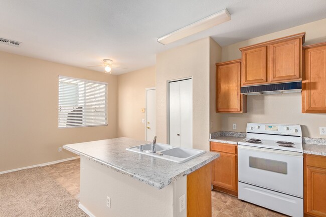 Building Photo - Great location to Downtown Phoenix, 4 bedr...