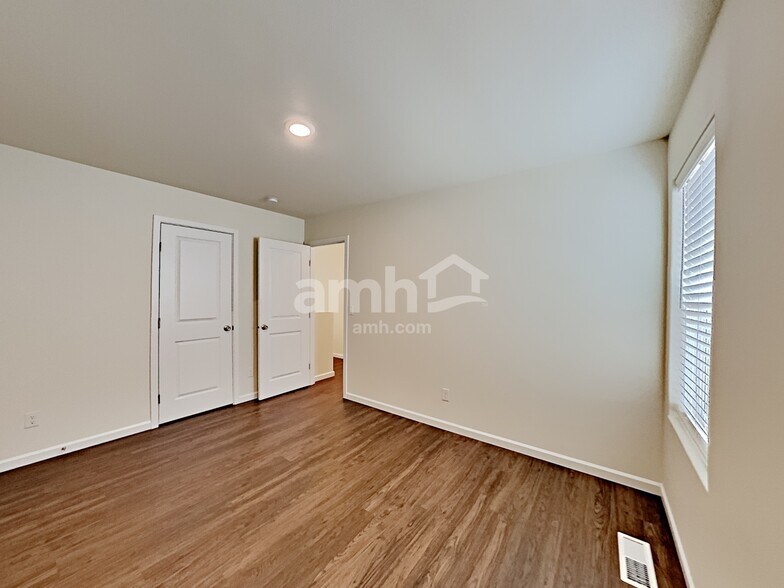 Building Photo - 2323 NW Matteo Dr