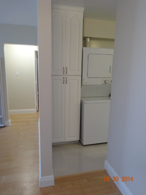 Building Photo - 382 La Perle Pl