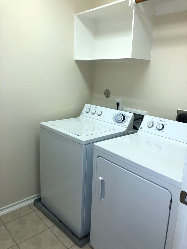 Building Photo - 5639 Stonecloud Ln