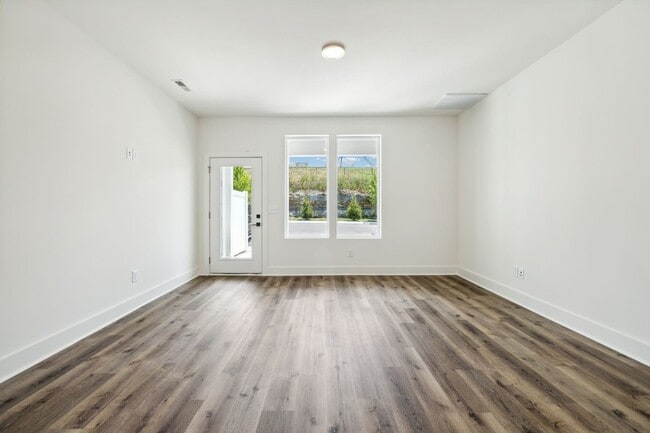 Building Photo - 114 Stella Dr